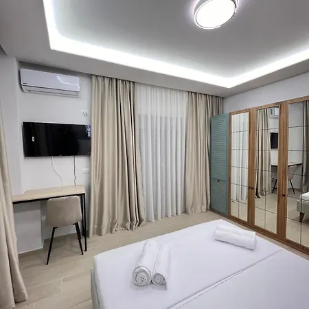 Grand Blue Lux فندق