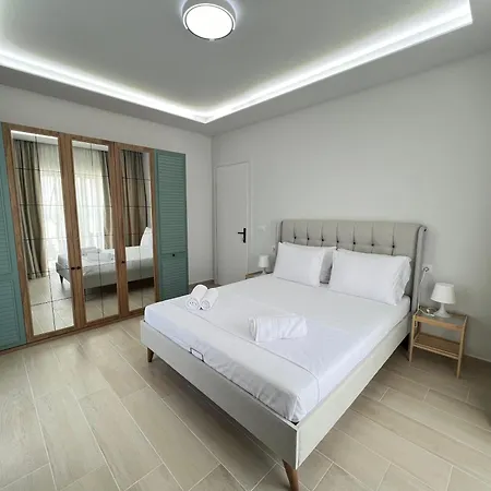 Grand Blue Lux فندق *